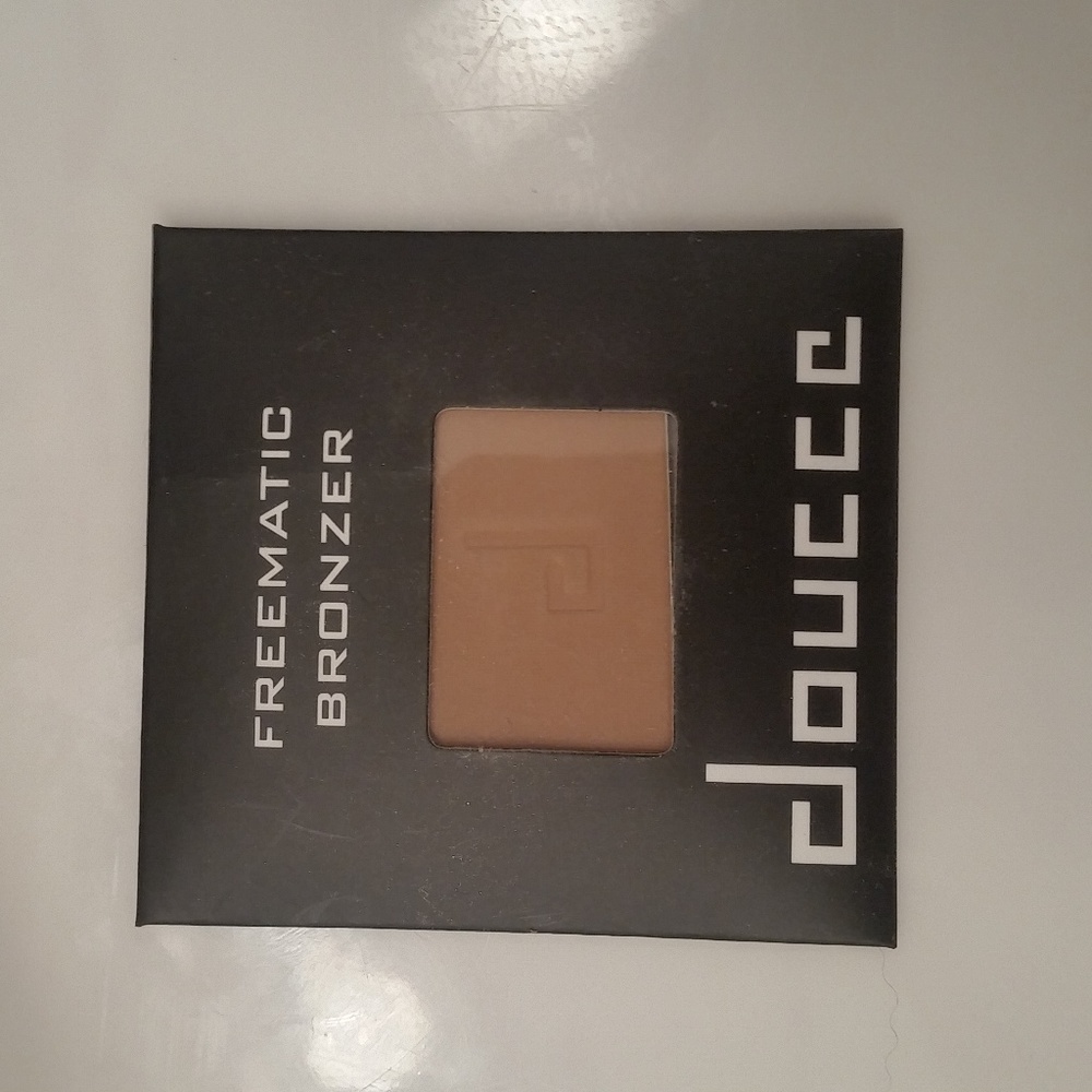 Doucce Cosmetic Freematic Bronzer - (2) Sunbeam